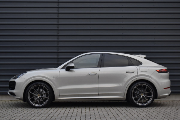 Porsche Cayenne Coupé 3.0 E-Hybrid 462pk Lightweight Sport Package | Carbon Dak | ACC | 22'' GT Design | Matrix PDLS+ | Luchtvering | 360 Camera |