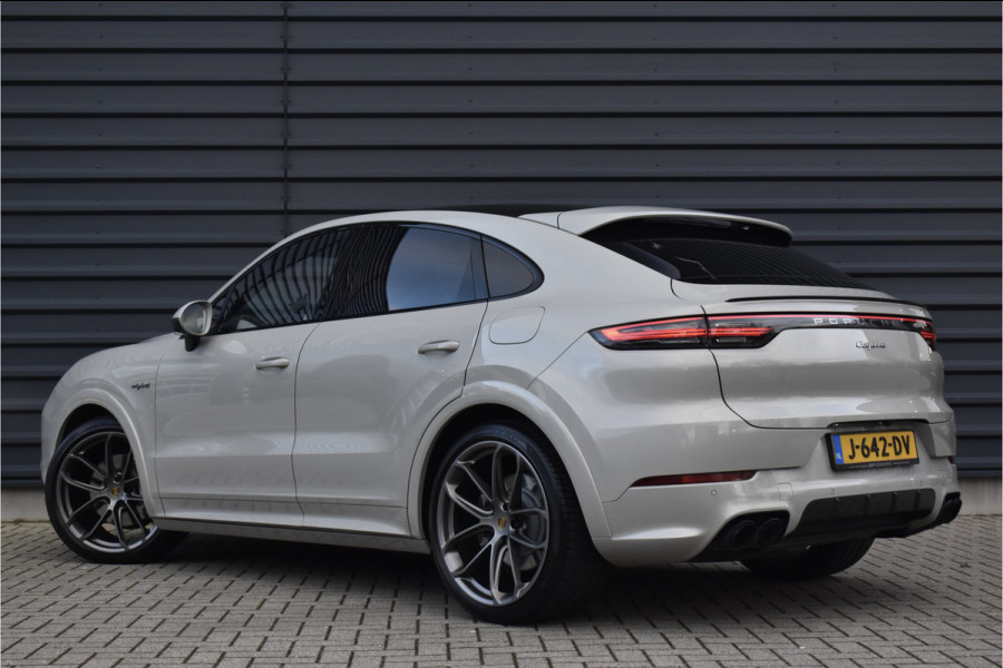 Porsche Cayenne Coupé 3.0 E-Hybrid 462pk Lightweight Sport Package | Carbon Dak | ACC | 22'' GT Design | Matrix PDLS+ | Luchtvering | 360 Camera |