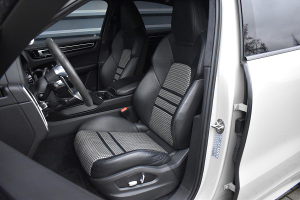 Porsche Cayenne Coupé 3.0 E-Hybrid 462pk Lightweight Sport Package | Carbon Dak | ACC | 22'' GT Design | Matrix PDLS+ | Luchtvering | 360 Camera |