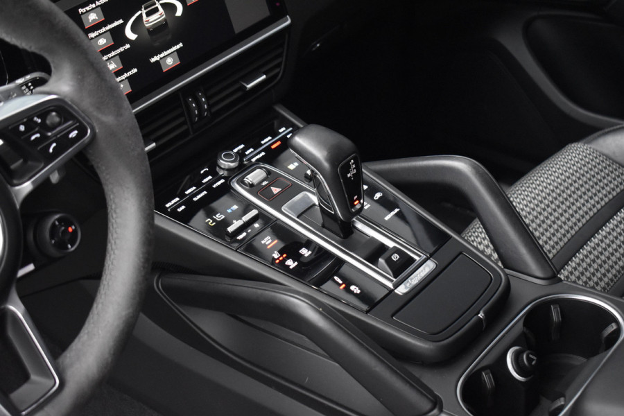 Porsche Cayenne Coupé 3.0 E-Hybrid 462pk Lightweight Sport Package | Carbon Dak | ACC | 22'' GT Design | Matrix PDLS+ | Luchtvering | 360 Camera |