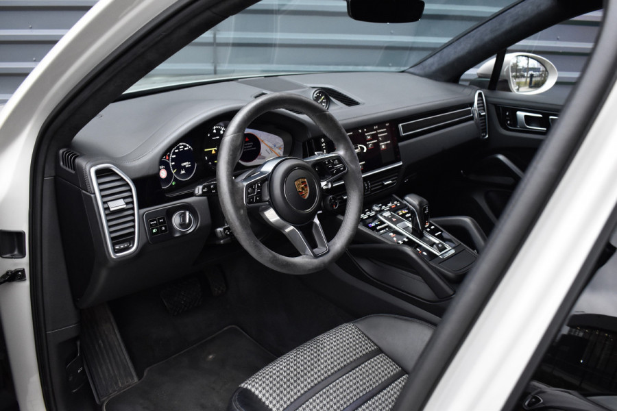 Porsche Cayenne Coupé 3.0 E-Hybrid 462pk Lightweight Sport Package | Carbon Dak | ACC | 22'' GT Design | Matrix PDLS+ | Luchtvering | 360 Camera |