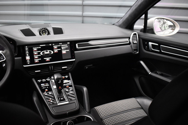 Porsche Cayenne Coupé 3.0 E-Hybrid 462pk Lightweight Sport Package | Carbon Dak | ACC | 22'' GT Design | Matrix PDLS+ | Luchtvering | 360 Camera |