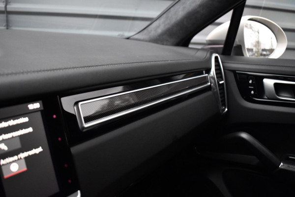 Porsche Cayenne Coupé 3.0 E-Hybrid 462pk Lightweight Sport Package | Carbon Dak | ACC | 22'' GT Design | Matrix PDLS+ | Luchtvering | 360 Camera |