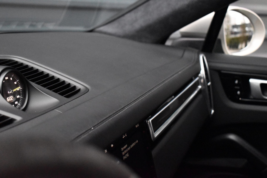 Porsche Cayenne Coupé 3.0 E-Hybrid 462pk Lightweight Sport Package | Carbon Dak | ACC | 22'' GT Design | Matrix PDLS+ | Luchtvering | 360 Camera |
