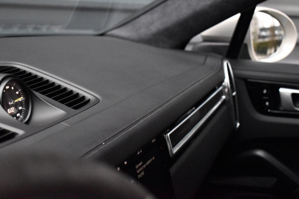 Porsche Cayenne Coupé 3.0 E-Hybrid 462pk Lightweight Sport Package | Carbon Dak | ACC | 22'' GT Design | Matrix PDLS+ | Luchtvering | 360 Camera |