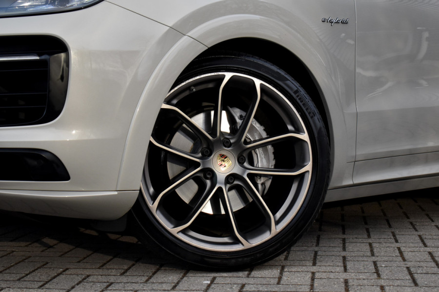 Porsche Cayenne Coupé 3.0 E-Hybrid 462pk Lightweight Sport Package | Carbon Dak | ACC | 22'' GT Design | Matrix PDLS+ | Luchtvering | 360 Camera |