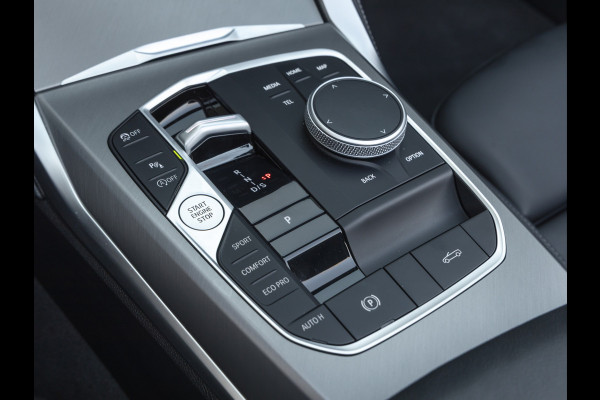 BMW 4 Serie Cabrio M440i xDrive - Trekhaak - Driving Ass Prof - Harman Kardon - Camera
