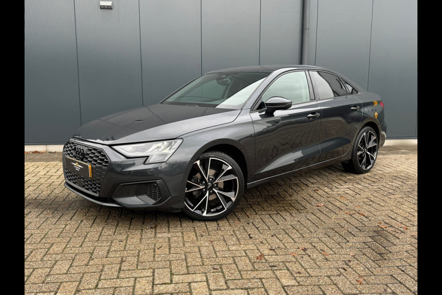 Audi A3 Limousine 30 TFSI Automaat * Carplay * Optiek Zwart * Parkeersensoren *