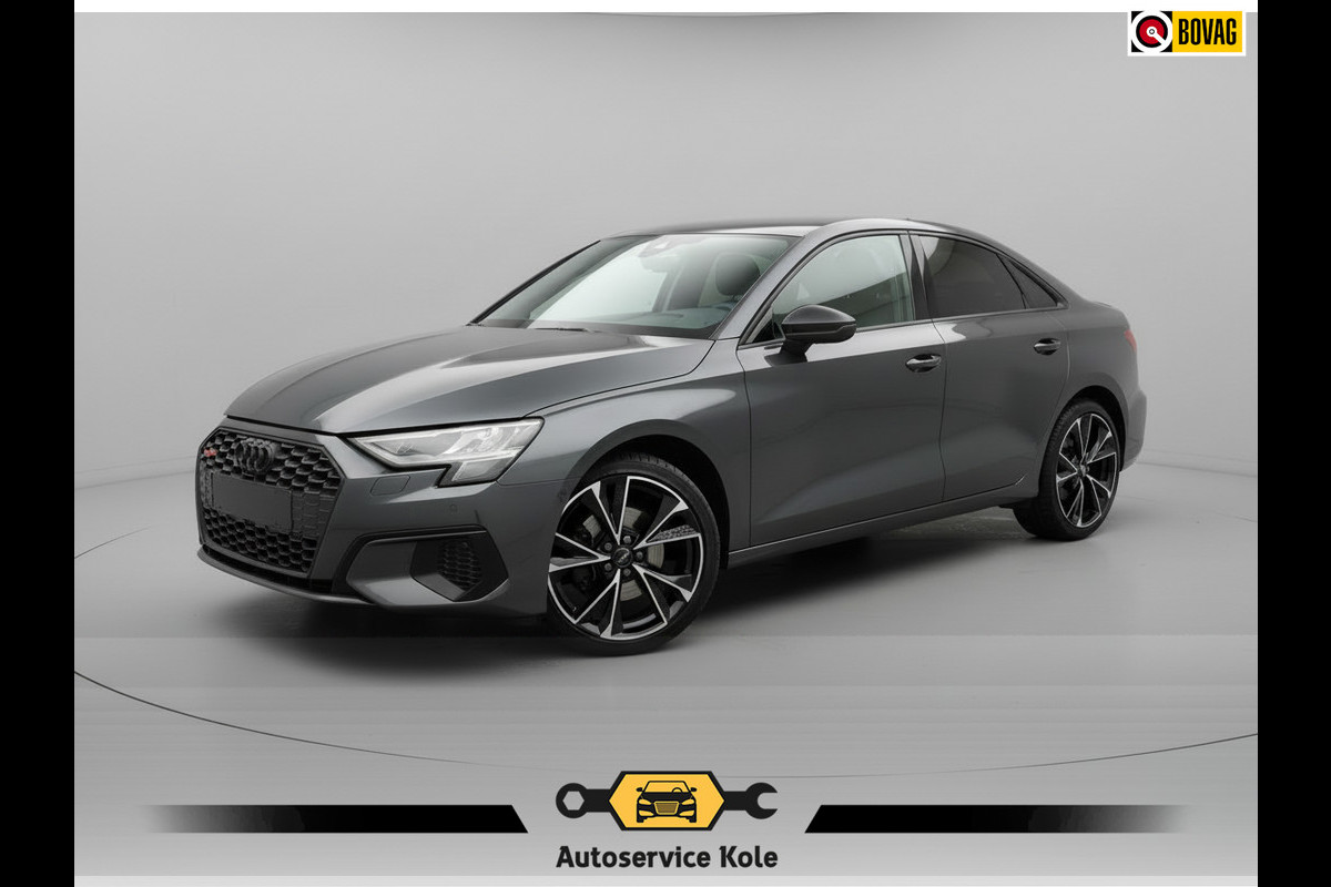 Audi A3 Limousine 30 TFSI Automaat * Carplay * Optiek Zwart * Parkeersensoren *