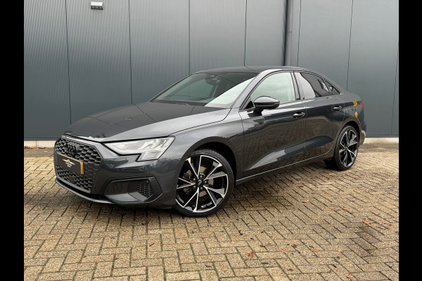 Audi A3 Limousine 30 TFSI Automaat * Carplay * Optiek Zwart * Parkeersensoren *