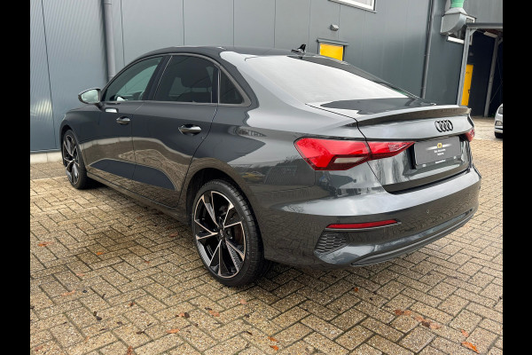 Audi A3 Limousine 30 TFSI Automaat * Carplay * Optiek Zwart * Parkeersensoren *