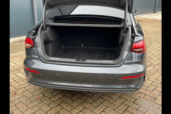 Audi A3 Limousine 30 TFSI Automaat * Carplay * Optiek Zwart * Parkeersensoren *