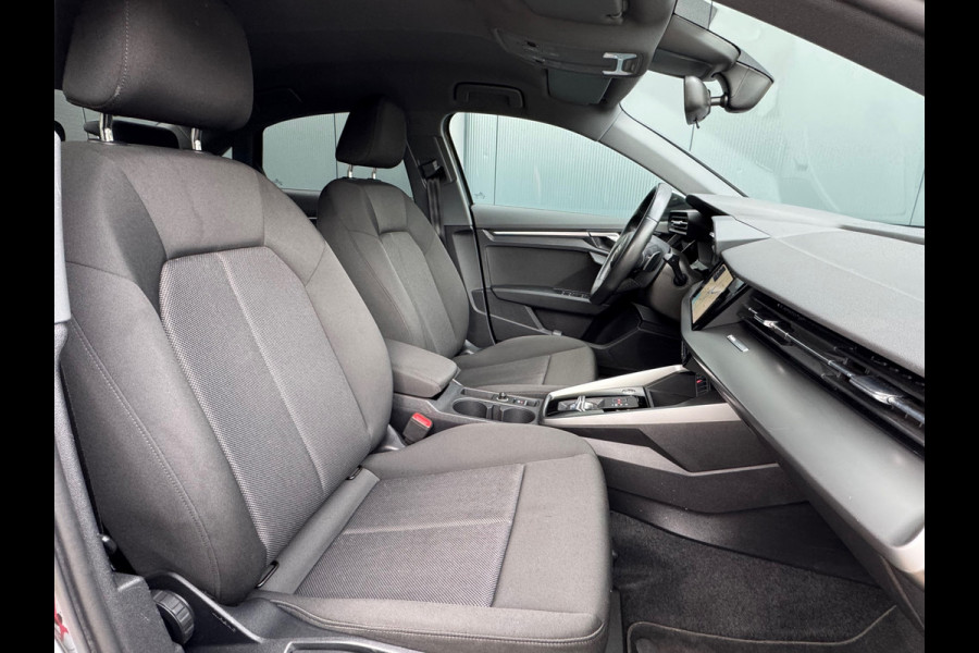 Audi A3 Limousine 30 TFSI Automaat * Carplay * Optiek Zwart * Parkeersensoren *