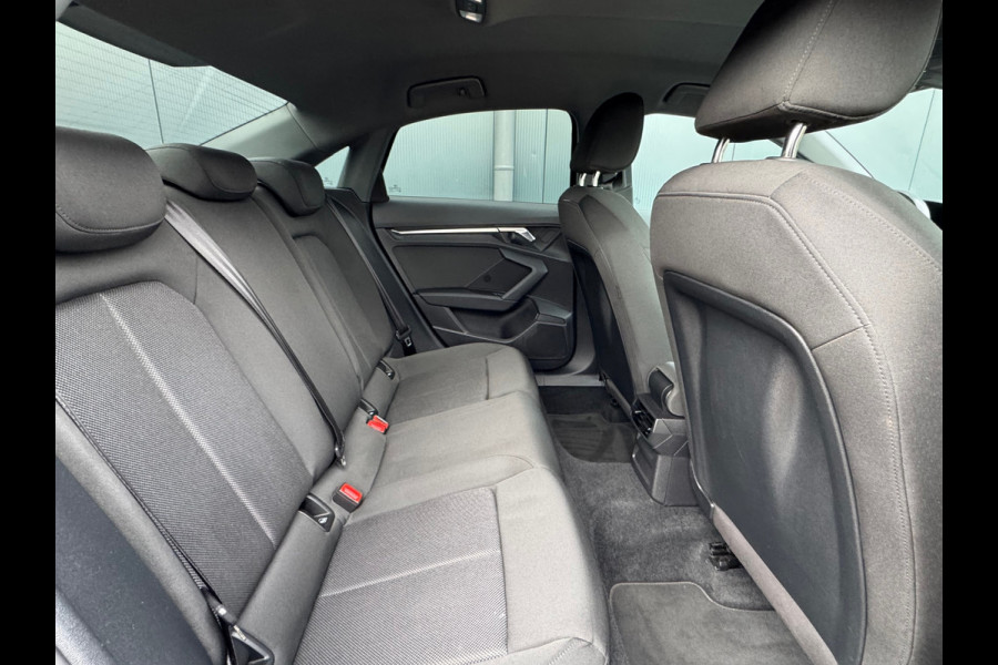 Audi A3 Limousine 30 TFSI Automaat * Carplay * Optiek Zwart * Parkeersensoren *