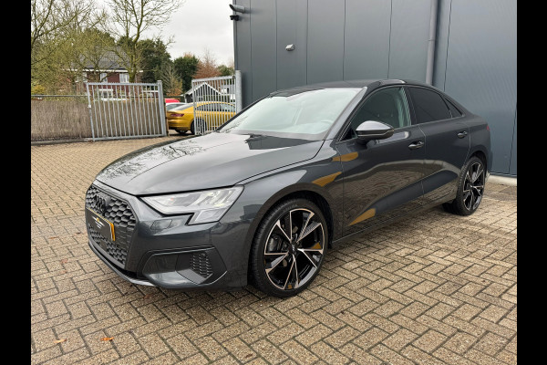 Audi A3 Limousine 30 TFSI Automaat * Carplay * Optiek Zwart * Parkeersensoren *