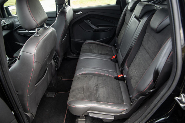 Ford Kuga 1.5 EcoBoost ST Line CAMERA / CARPLAY / TREKHAAK / 2000 KG / STOEVERWRMING / 150 PK