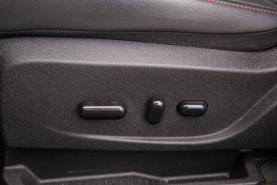 Ford Kuga 1.5 EcoBoost ST Line CAMERA / CARPLAY / TREKHAAK / 2000 KG / STOEVERWRMING / 150 PK