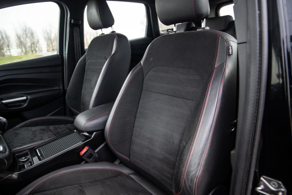 Ford Kuga 1.5 EcoBoost ST Line CAMERA / CARPLAY / TREKHAAK / 2000 KG / STOEVERWRMING / 150 PK