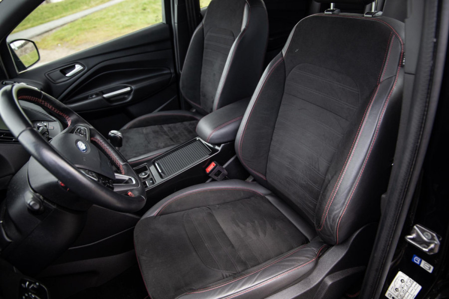 Ford Kuga 1.5 EcoBoost ST Line CAMERA / CARPLAY / TREKHAAK / 2000 KG / STOEVERWRMING / 150 PK