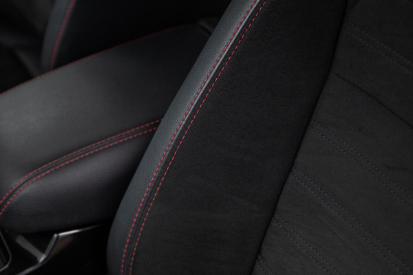 Ford Kuga 1.5 EcoBoost ST Line CAMERA / CARPLAY / TREKHAAK / 2000 KG / STOEVERWRMING / 150 PK