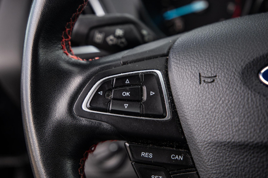 Ford Kuga 1.5 EcoBoost ST Line CAMERA / CARPLAY / TREKHAAK / 2000 KG / STOEVERWRMING / 150 PK