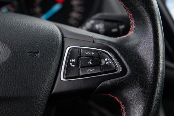 Ford Kuga 1.5 EcoBoost ST Line CAMERA / CARPLAY / TREKHAAK / 2000 KG / STOEVERWRMING / 150 PK