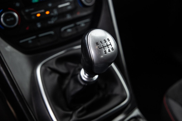 Ford Kuga 1.5 EcoBoost ST Line CAMERA / CARPLAY / TREKHAAK / 2000 KG / STOEVERWRMING / 150 PK