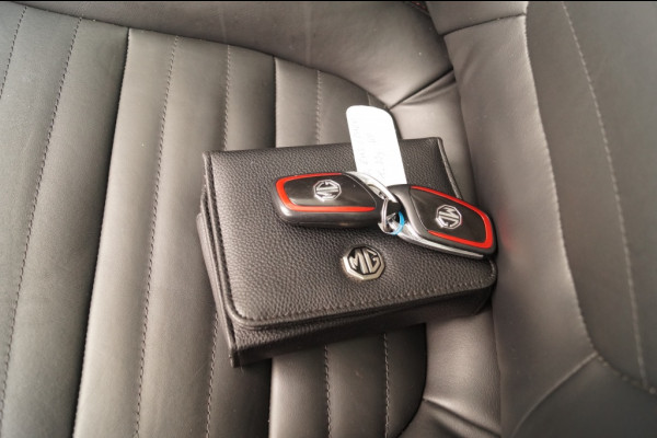 MG EHS 1.5 TGDI PHEV Luxury -PANO-LEER-CAM-ECC-