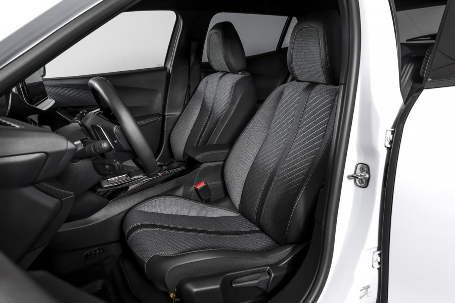 Peugeot 2008 1.2 Hybrid 145 Allure - Automaat | Dig. Cockpit | Adapt. Cruise | Stoelverw. | PDC | Camera | App. Connect | ECC | DAB | LM 17" | 5381