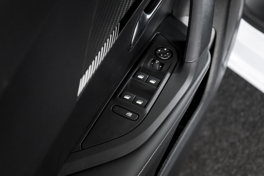 Peugeot 2008 1.2 Hybrid 145 Allure - Automaat | Dig. Cockpit | Adapt. Cruise | Stoelverw. | PDC | Camera | App. Connect | ECC | DAB | LM 17" | 5381