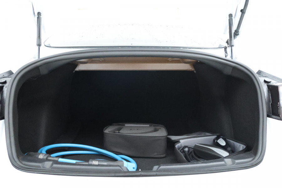 Tesla Model 3 Standard RWD Plus 60 kWh 1000 Kilo trekgewicht!