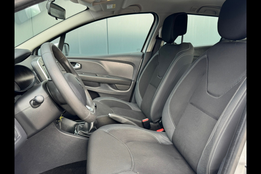 Renault Clio Estate 1.2 16V Life * Navigatie * Parkeersensoren * Cruise Control *