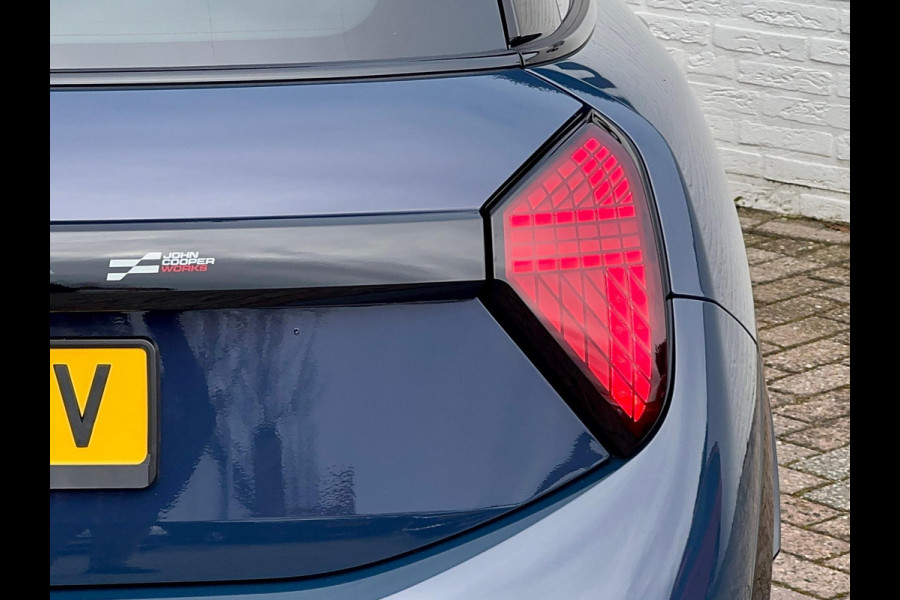 MINI Mini 2.0 JCW John Cooper Works XL Adaptive cruise Climate Cruise Pano 360 camera Navi Apple / Android Stoel-/stuurverwarming