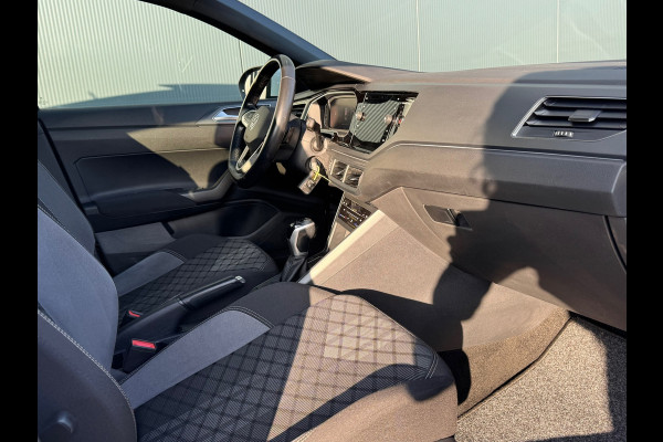 Volkswagen Taigo 1.0 TSI Automaat R-Line * Panorama * Virtual Cockpit * 18 Inch Velgen *