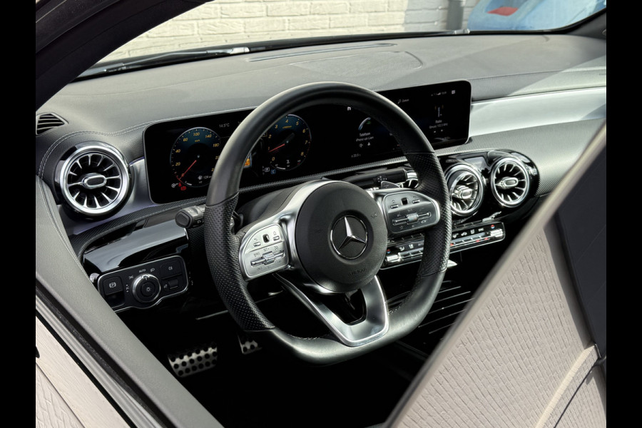 Mercedes-Benz A-Klasse 200 Business Solution AMG | Pano | Ambient Light | LED | CarPlay | 19 inch