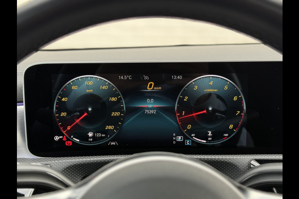 Mercedes-Benz A-Klasse 200 Business Solution AMG | Pano | Ambient Light | LED | CarPlay | 19 inch