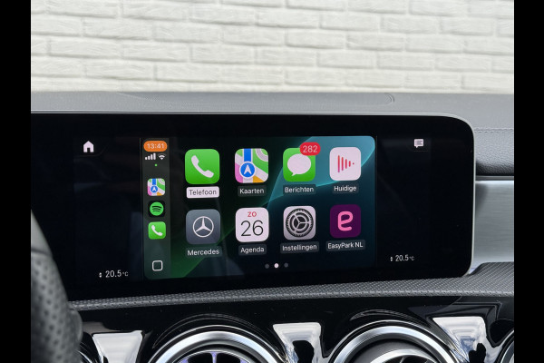 Mercedes-Benz A-Klasse 200 Business Solution AMG | Pano | Ambient Light | LED | CarPlay | 19 inch