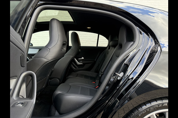 Mercedes-Benz A-Klasse 200 Business Solution AMG | Pano | Ambient Light | LED | CarPlay | 19 inch