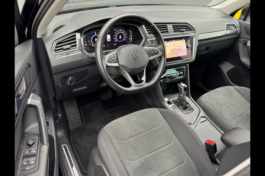 Volkswagen Tiguan 1.4 TSI eHybrid Elegance * Trekhaak * Stoelverwarming * Camera * Keyless *