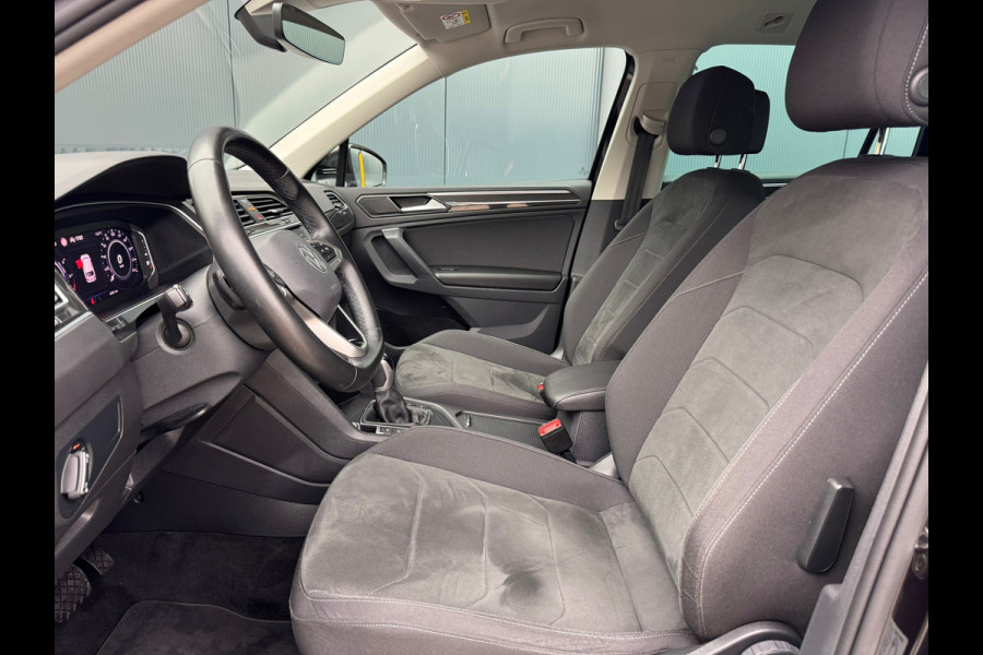 Volkswagen Tiguan 1.4 TSI eHybrid Elegance * Trekhaak * Stoelverwarming * Camera * Keyless *