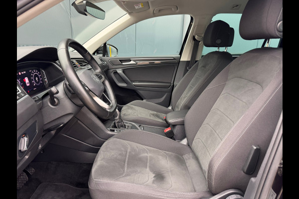 Volkswagen Tiguan 1.4 TSI eHybrid Elegance * Trekhaak * Stoelverwarming * Camera * Keyless *
