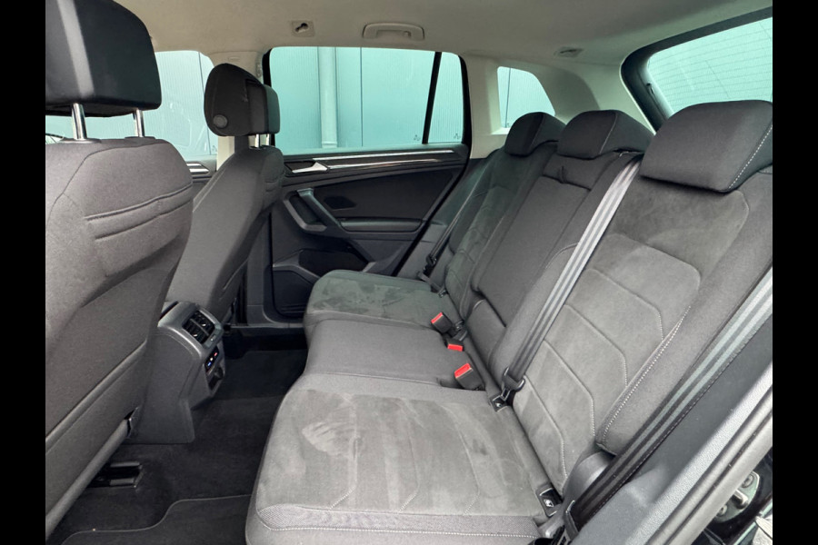 Volkswagen Tiguan 1.4 TSI eHybrid Elegance * Trekhaak * Stoelverwarming * Camera * Keyless *