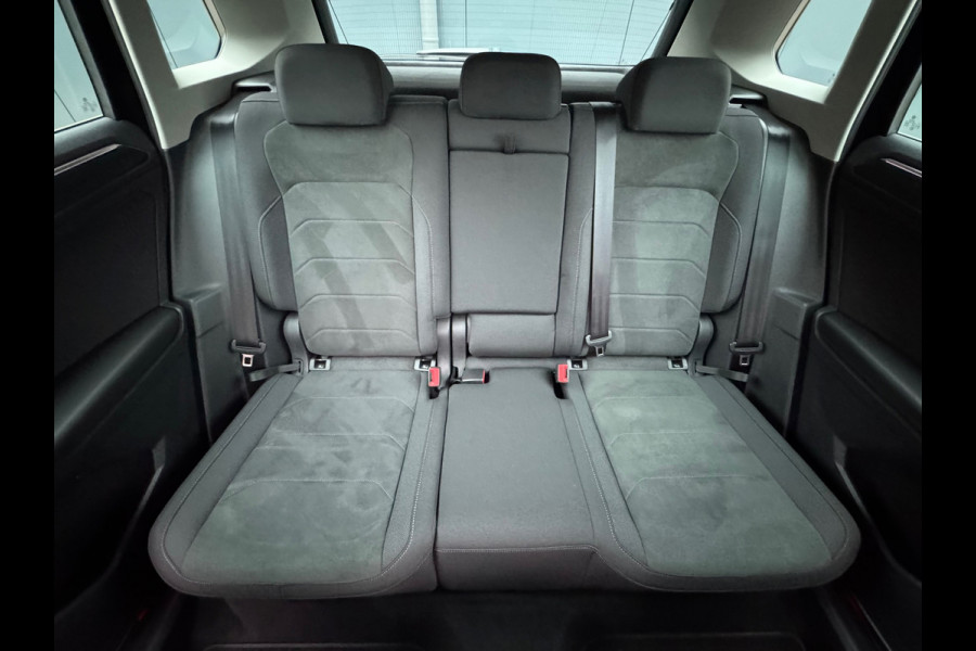 Volkswagen Tiguan 1.4 TSI eHybrid Elegance * Trekhaak * Stoelverwarming * Camera * Keyless *