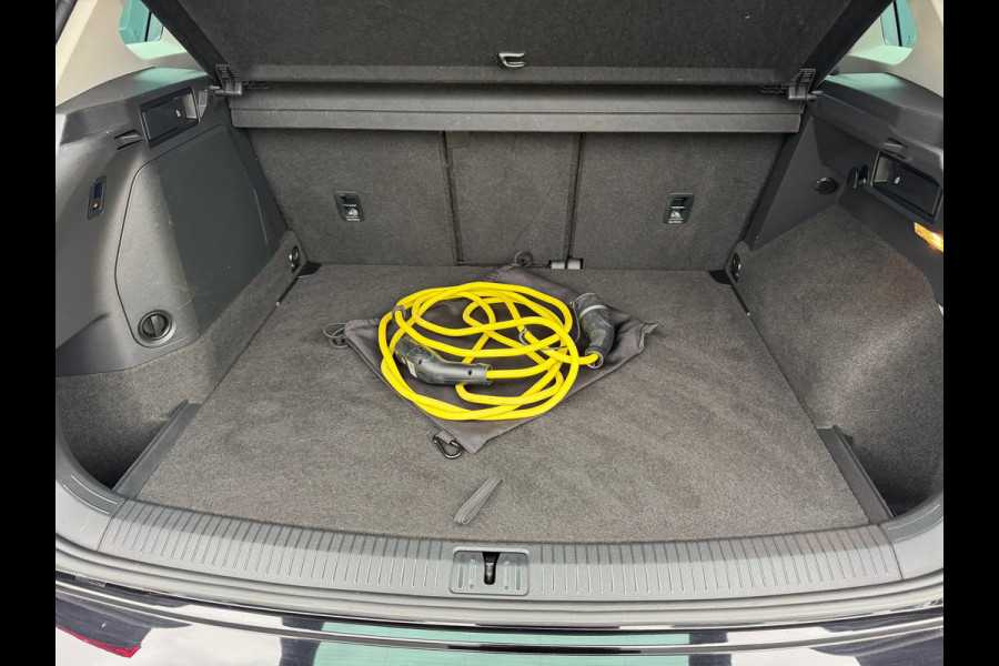 Volkswagen Tiguan 1.4 TSI eHybrid Elegance * Trekhaak * Stoelverwarming * Camera * Keyless *