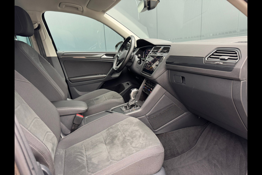 Volkswagen Tiguan 1.4 TSI eHybrid Elegance * Trekhaak * Stoelverwarming * Camera * Keyless *