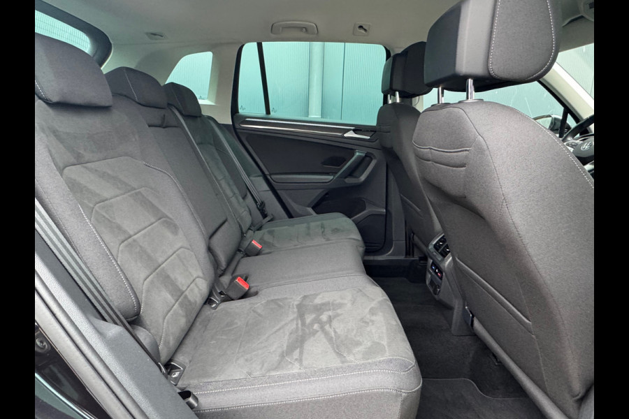 Volkswagen Tiguan 1.4 TSI eHybrid Elegance * Trekhaak * Stoelverwarming * Camera * Keyless *
