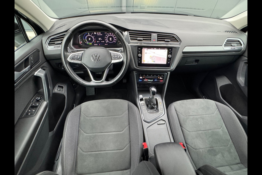 Volkswagen Tiguan 1.4 TSI eHybrid Elegance * Trekhaak * Stoelverwarming * Camera * Keyless *