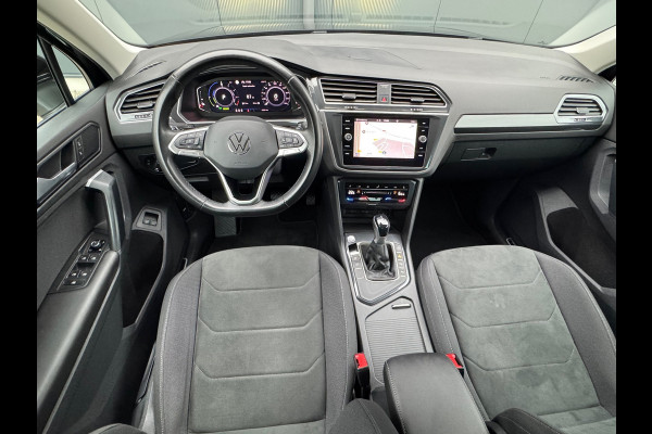 Volkswagen Tiguan 1.4 TSI eHybrid Elegance * Trekhaak * Stoelverwarming * Camera * Keyless *