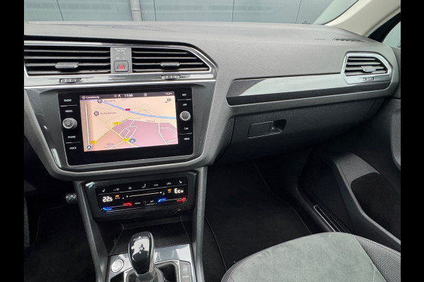 Volkswagen Tiguan 1.4 TSI eHybrid Elegance * Trekhaak * Stoelverwarming * Camera * Keyless *