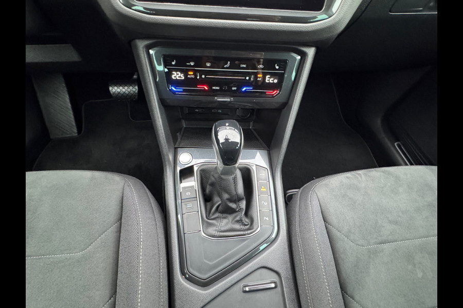Volkswagen Tiguan 1.4 TSI eHybrid Elegance * Trekhaak * Stoelverwarming * Camera * Keyless *